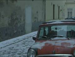 Mariino auto zaparkované u ambasády