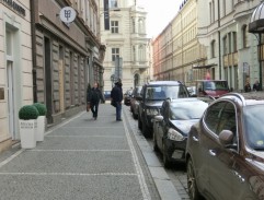 Před americkou ambasádou