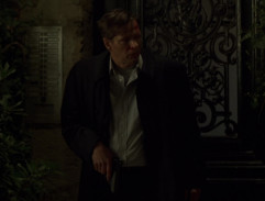 Ted Conklin vychází z domu