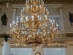 Lustr v sále