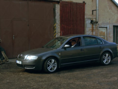 Ivan přijíždí ke stodole