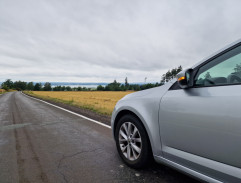 Majer a Ivan hledí do krajiny