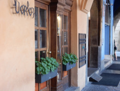 U vinárny v podloubí