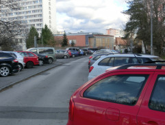 Eva se vrací autem domů