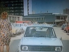 Eva se vrací autem domů