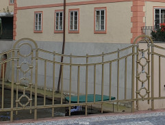 Spisovatelé na mostě