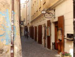 Skandál v Gri-Gri baru