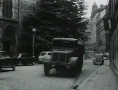 Náklaďák ve městě