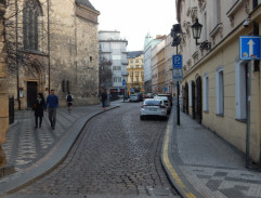 Náklaďák ve městě