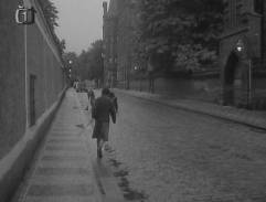 Ranní ulice u mlékárny