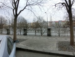 Stein a Kavan před domem