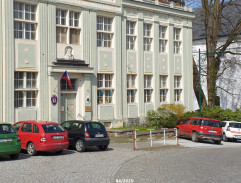 Pionýři před školou