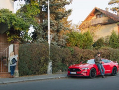 Před domem Klářiny matky