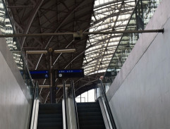 Schody na nástupiště