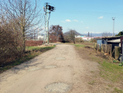 cesta pri fabrike