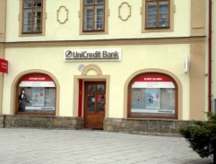 před květinářstvím