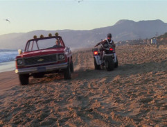 Tim řádí na pláži