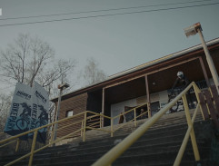 Na schodech u lanovky