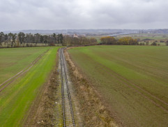 Výhled z kabiny vlaku