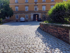 Před bydlištěm Mašínových