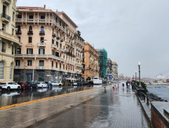 Nábřeží z úvodu filmu