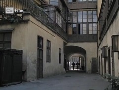 Kdo přichází před půlnocí