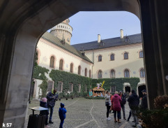 Nádvoří zámku II