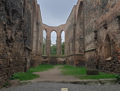 Palác zříceniny hradu