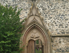 Brána zříceniny hradu