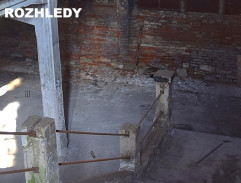 Trude utíká z policejní stanice