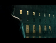 Před budovou kriminálky