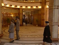 Palác elegantných žien a mužov