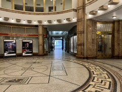 Palác elegantných žien a mužov