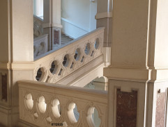 Schodiště ve škole