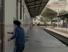 Alex na nástupišti