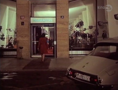 V každém pokoji žena