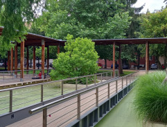 V lázeňském parku