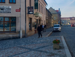 Před hospodou Obecnice