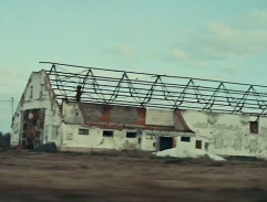 Zchátralé stavení