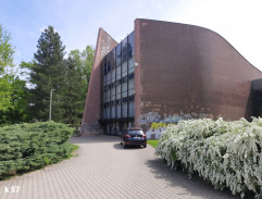 Polovrak před kulturákem