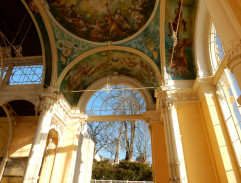 Sagvan Tofi na kolonádě