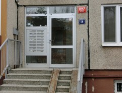 vchod paneláku