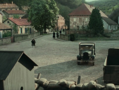 Vincent jede na motorce