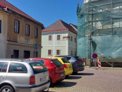 Na náměstí před biografem