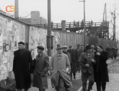 Ulice před továrnou 2