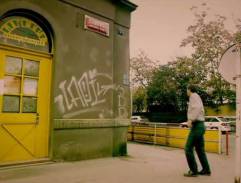 místo, kudy ujel Tomáš Vorel ml. na skateboardu po pádu z okna