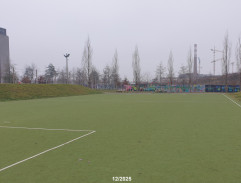 Před filmovým studiem