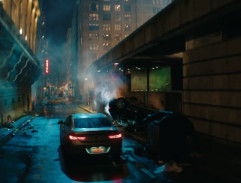 Eve odjíždí z místa párty