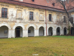 Na dvoře kláštera