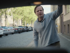 Krádež pistole v autě